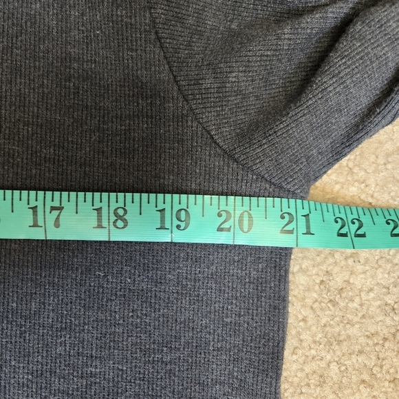 LIVERPOOL FOOTBALL CLUB Officially Licensed V-Neck Sweater with Red LFC Logo. - Picture 8 of 9